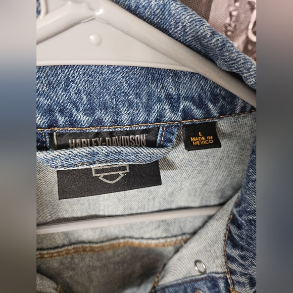 Women's Essential Bar & Shield Denim Jacket - Large - Picture 5 of 5